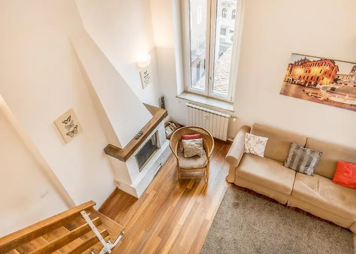 Il Palazzetto Di Via Della Frezza Рим